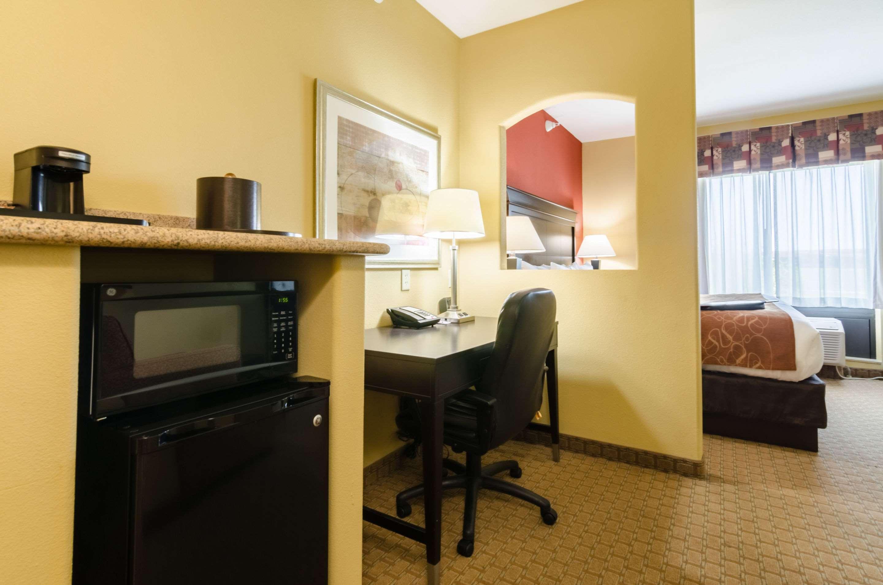 Comfort Suites Salina South מראה חיצוני תמונה