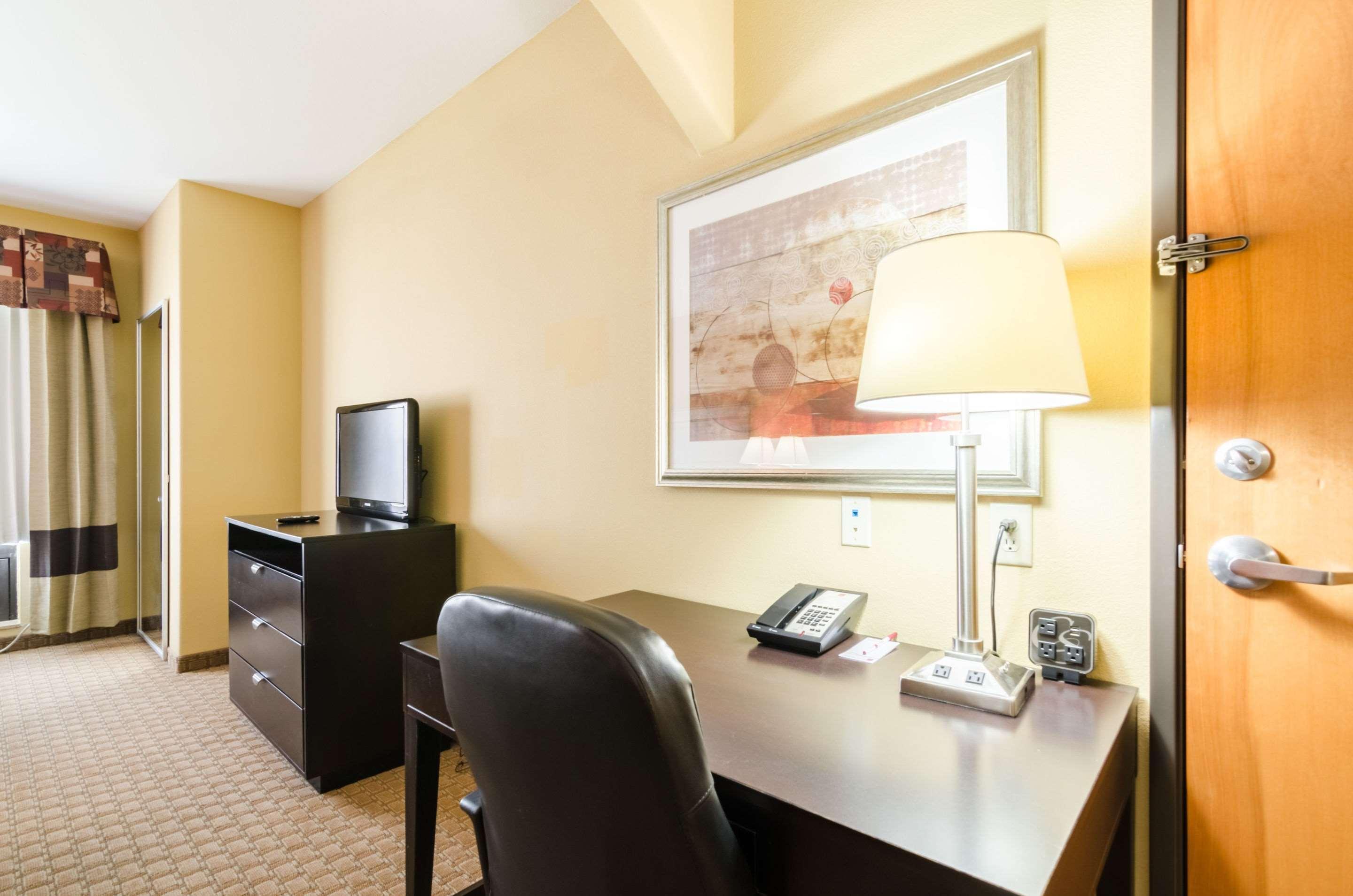 Comfort Suites Salina South מראה חיצוני תמונה