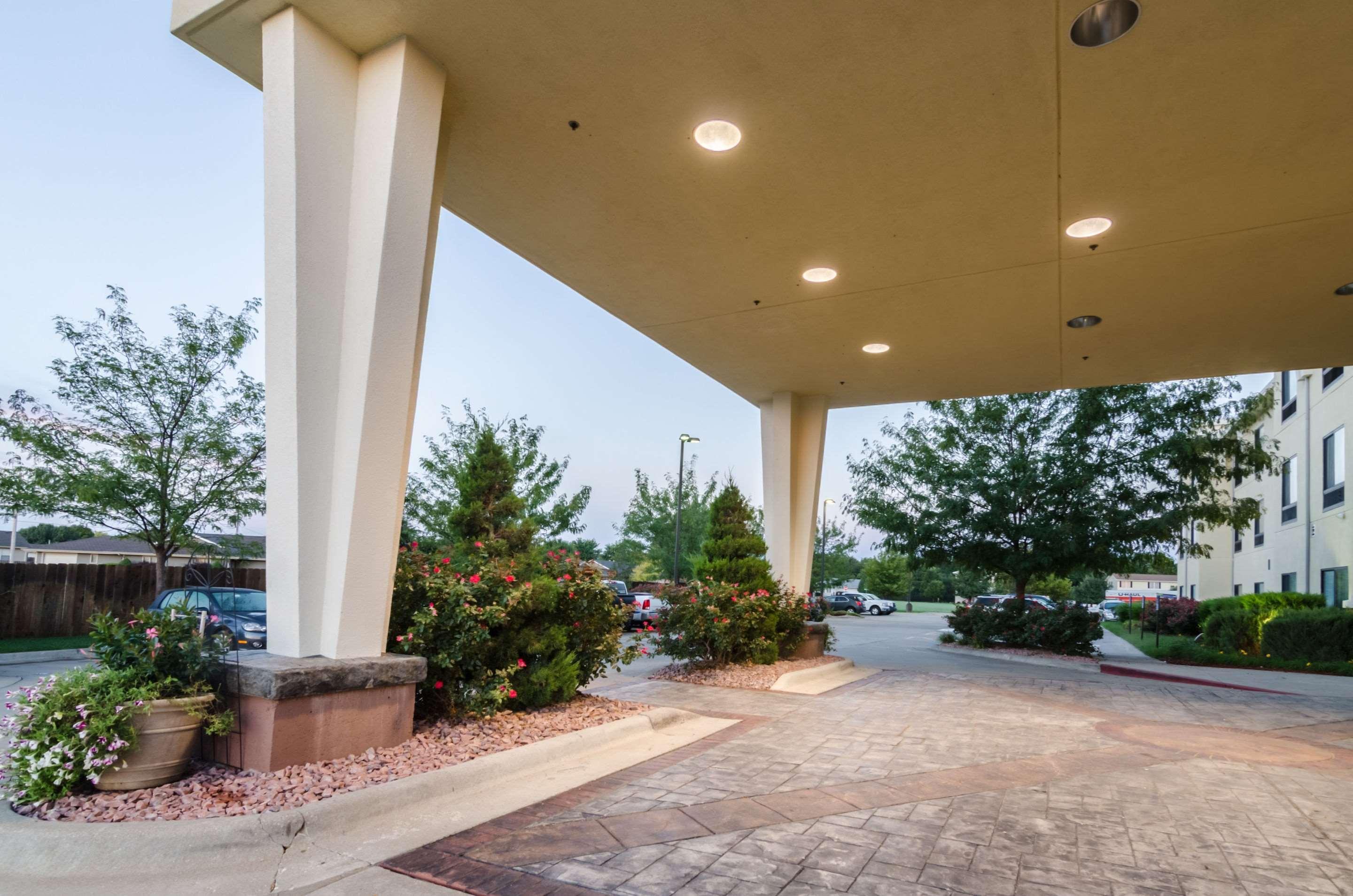 Comfort Suites Salina South מראה חיצוני תמונה