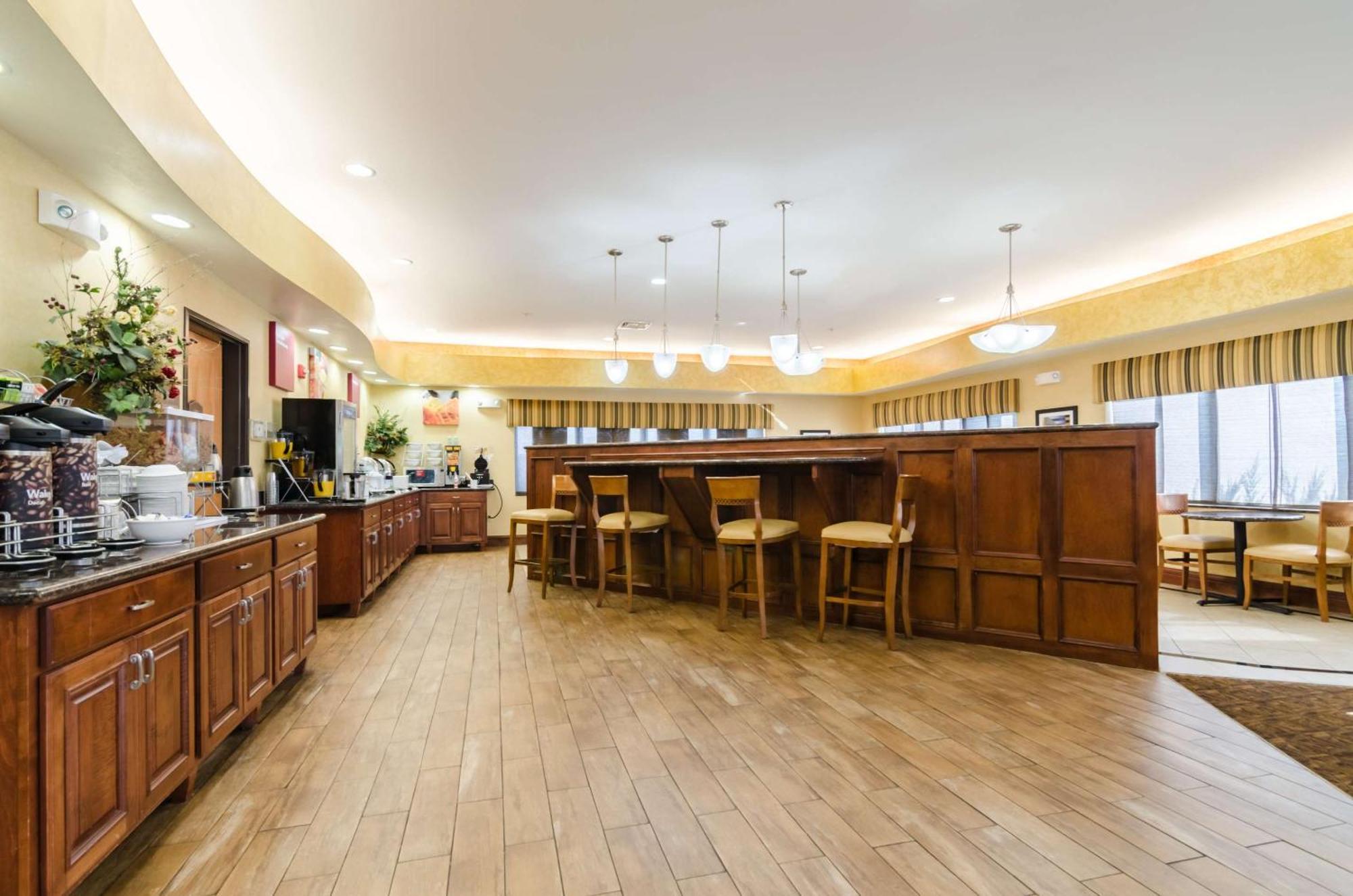 Comfort Suites Salina South מראה חיצוני תמונה