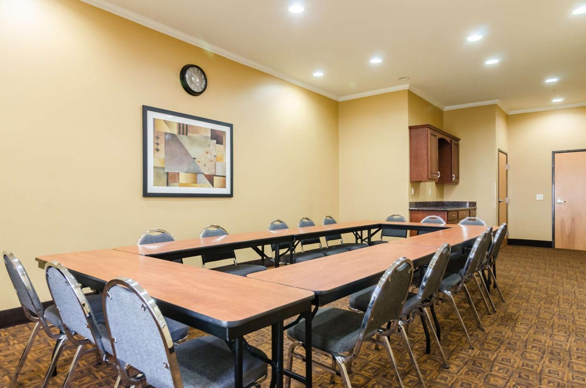 Comfort Suites Salina South מראה חיצוני תמונה