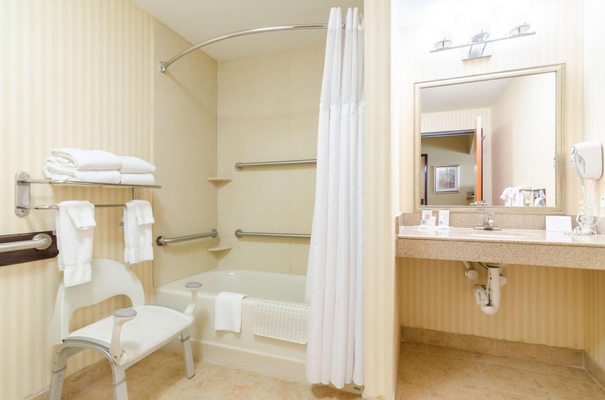 Comfort Suites Salina South מראה חיצוני תמונה