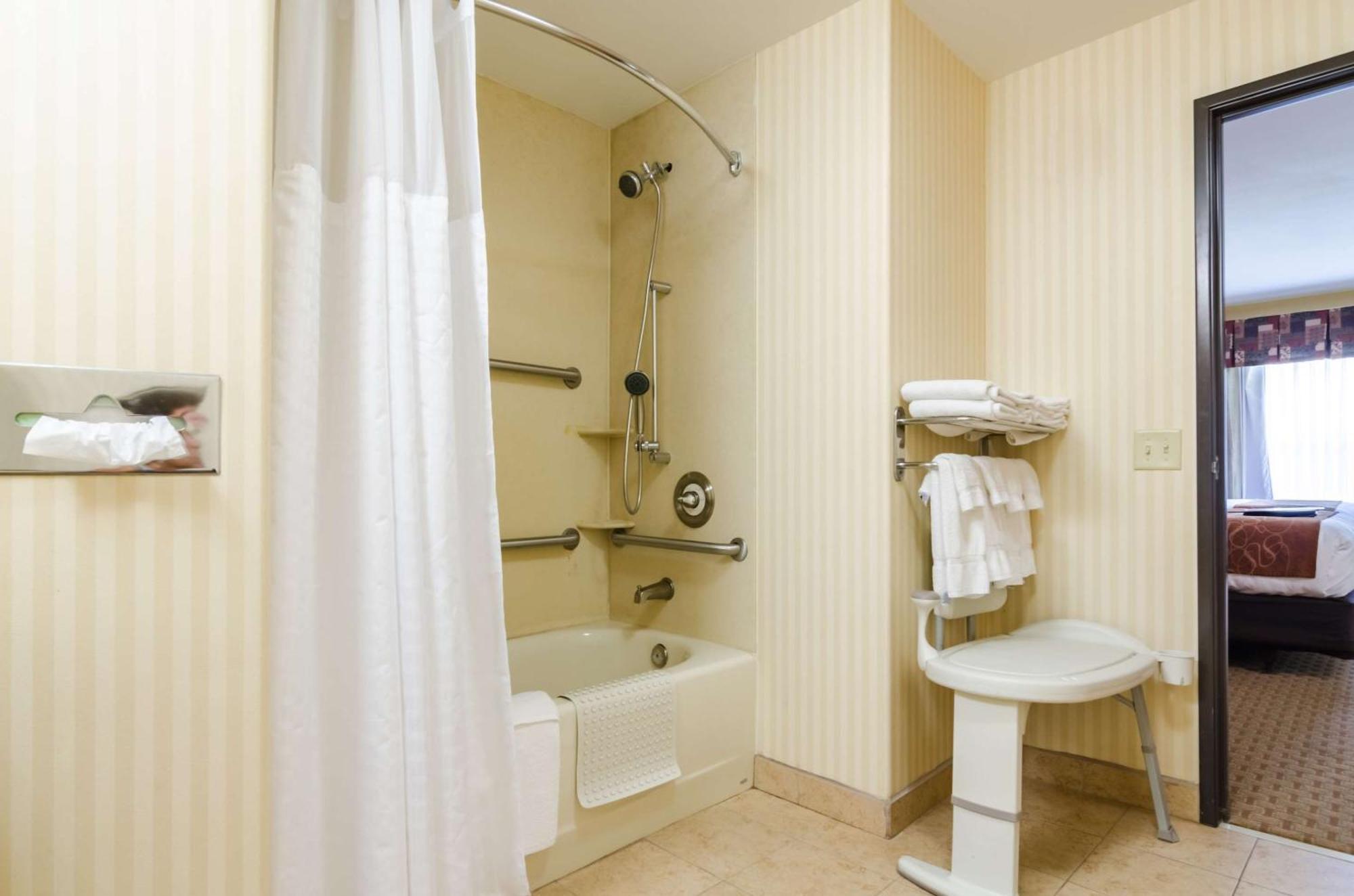 Comfort Suites Salina South מראה חיצוני תמונה