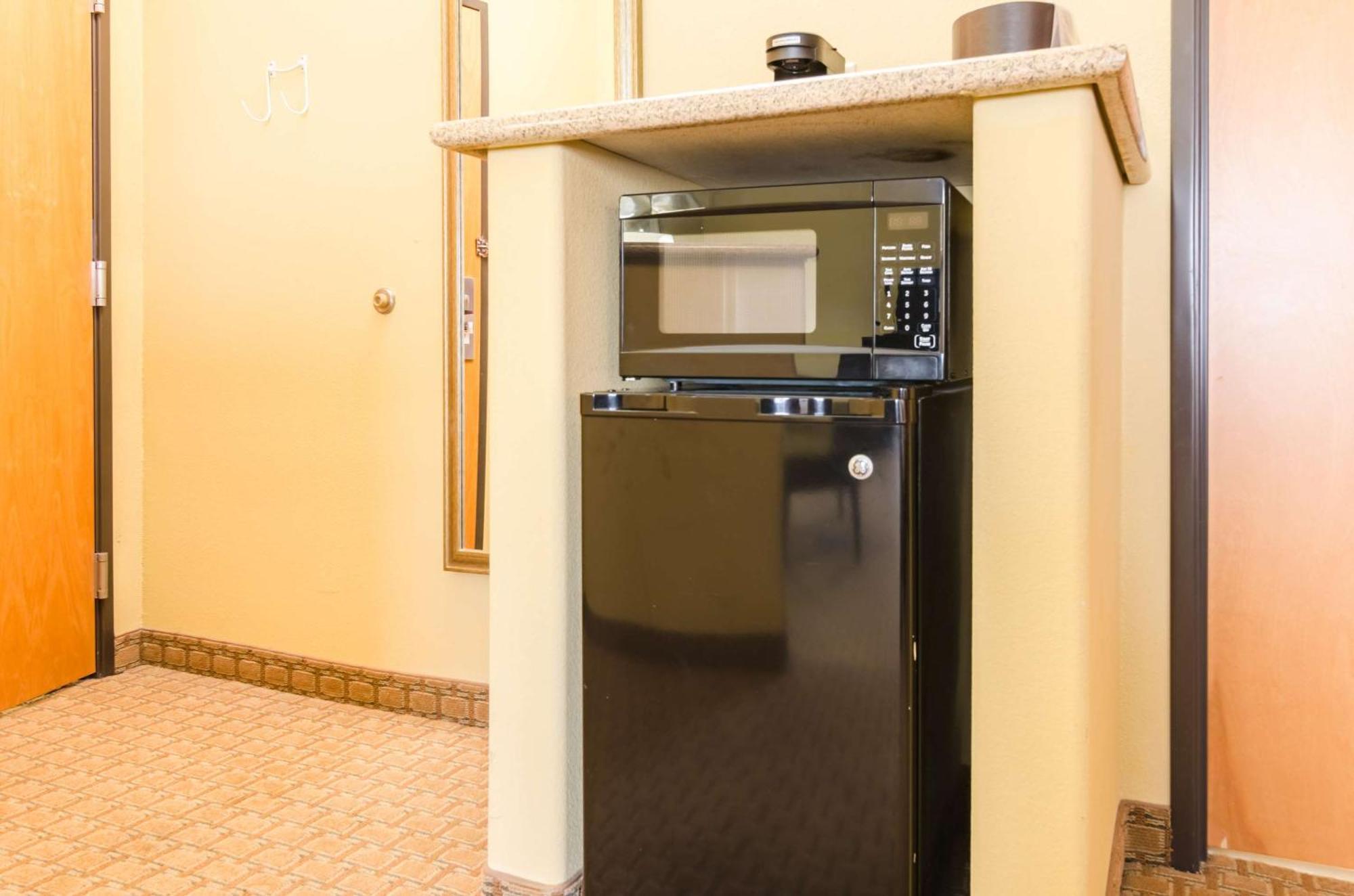 Comfort Suites Salina South מראה חיצוני תמונה